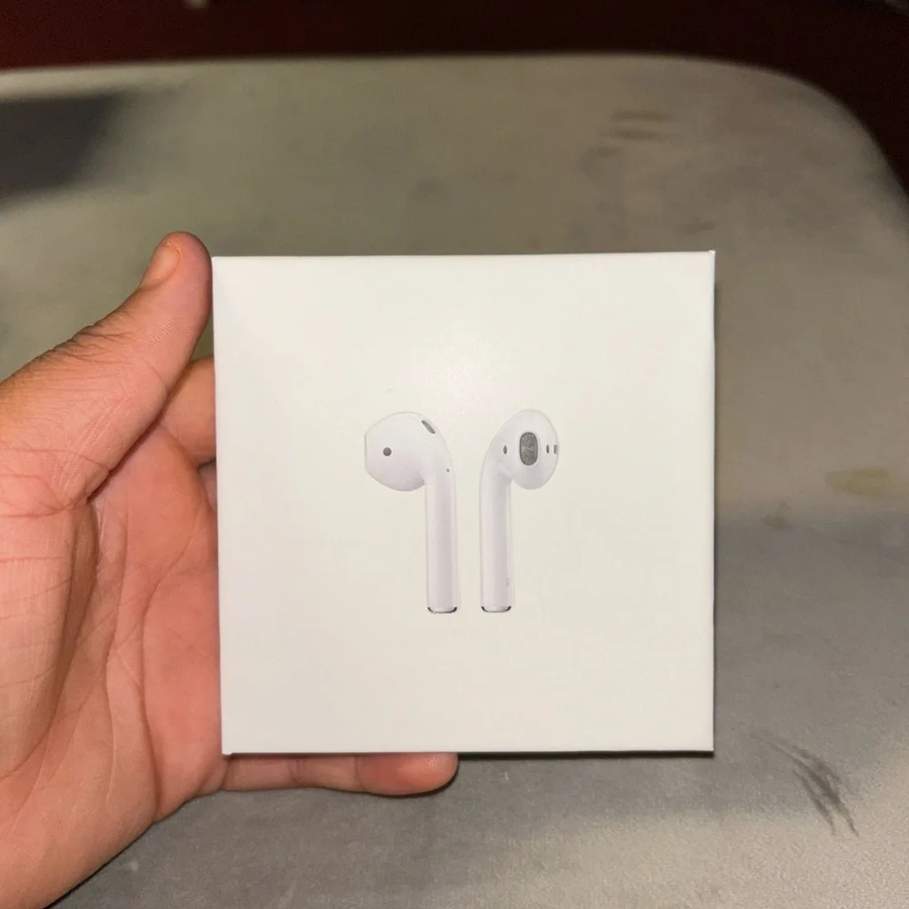 Apple White Wireless generation 2 AirPods